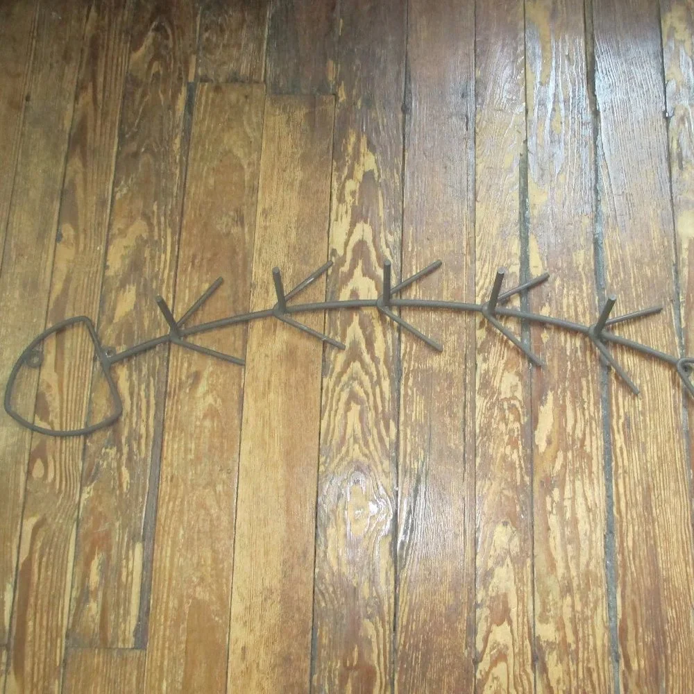 RUSTIC WROUGHT IRON COAT HOOK WALL RACK